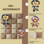 Dekorativni braon-bež zid od balona sa folija balonima u obliku mede i majmuna u astronautskim odelima.